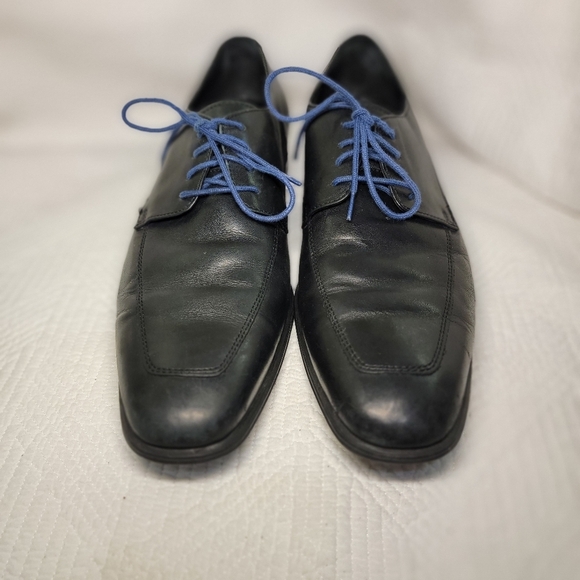 Cole Haan black leather oxfords. - Picture 2 of 11
